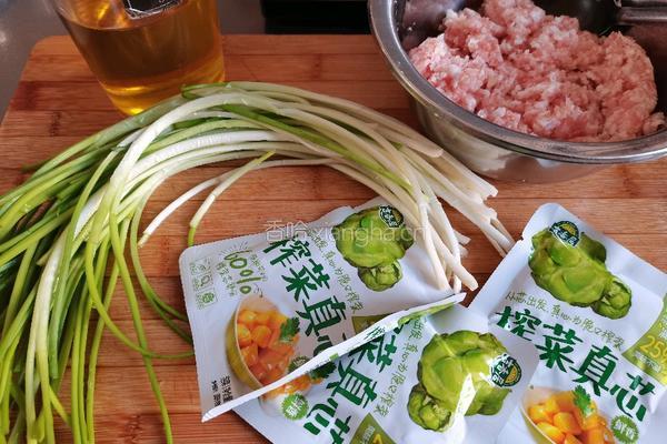 猪肉香葱榨菜锅盔的做法图解2