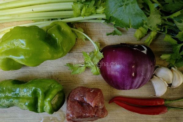 芹菜炒牛肉的做法图解1