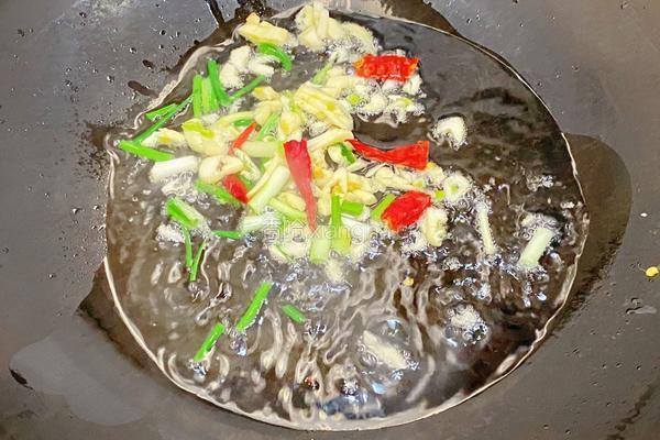 豆泡炒韭菜的做法图解2