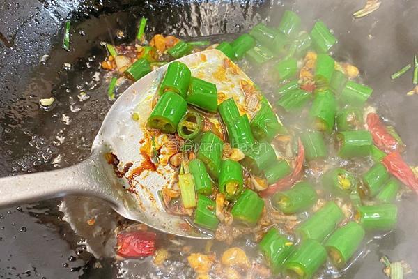 豆泡炒韭菜的做法图解4