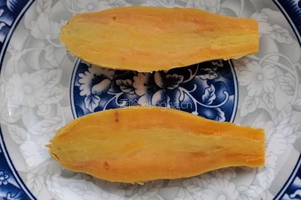 微波炉版红薯花生糕的做法图解1
