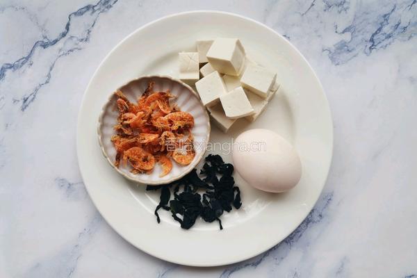 裙带菜鸡蛋豆腐汤的做法图解1