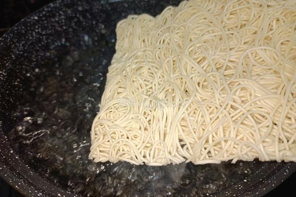 松茸牛肉酱拌面的做法图解3