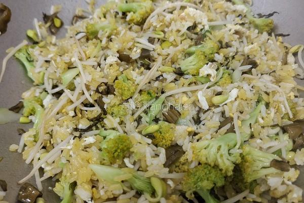 酸菜炒饭的做法图解8