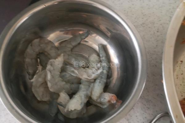 韭菜肉虾仁水饺的做法图解1