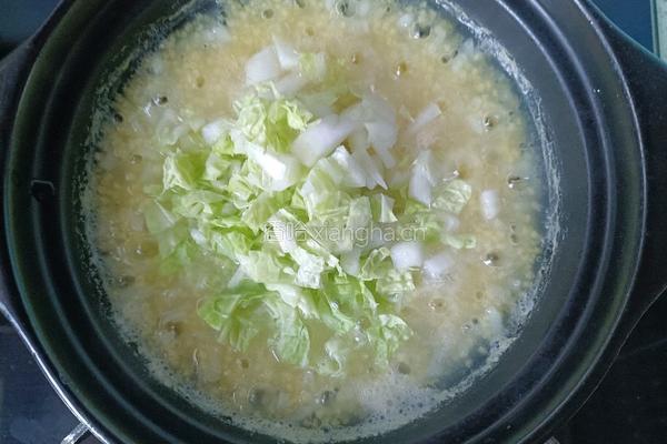 二米白菜砂锅粥的做法图解7