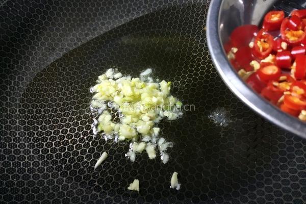 芹菜肚条的做法图解3