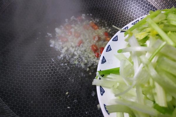 芹菜肚条的做法图解4