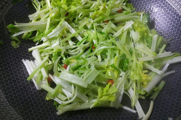 芹菜肚条的做法图解5