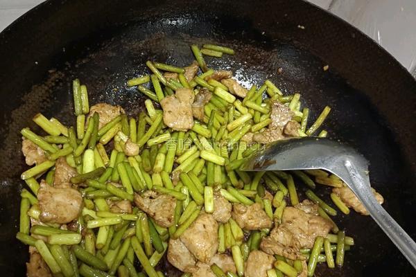 蒜苔炒肉的做法图解13