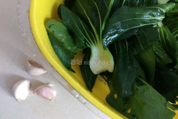 蒜蓉蚝油青菜的做法图解1
