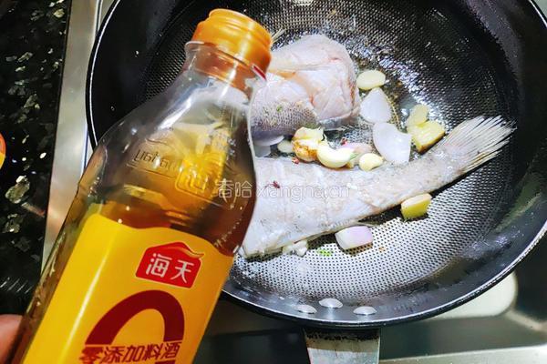 海鲈鱼烧毛豆子的做法图解5