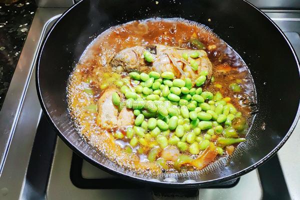 海鲈鱼烧毛豆子的做法图解9