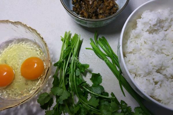 黄金炒饭的做法图解1