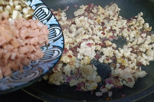 肉末火腿炒饭的做法图解8