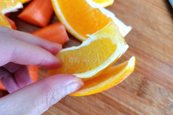 鲜榨橙汁的做法图解3