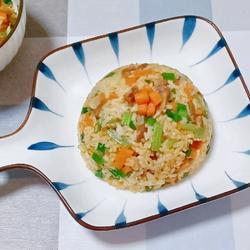 腊肠芹菜胡萝卜炒饭的做法[图]