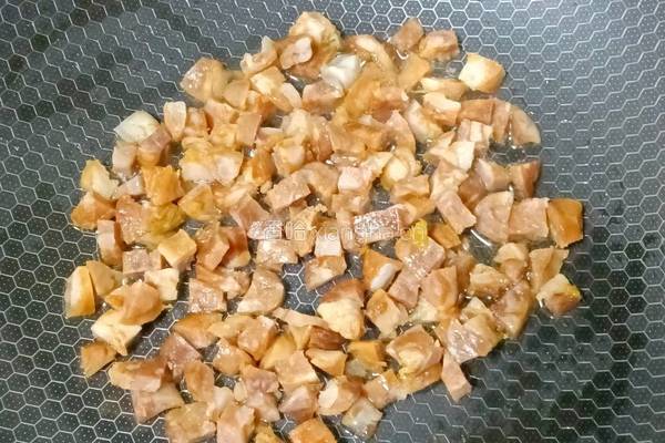 腊肠芹菜胡萝卜炒饭的做法图解3