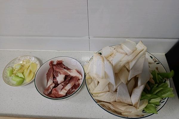 杏鲍菇炒肉的做法图解2