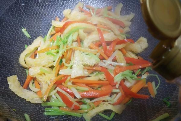 肉皮炒三丝的做法图解11
