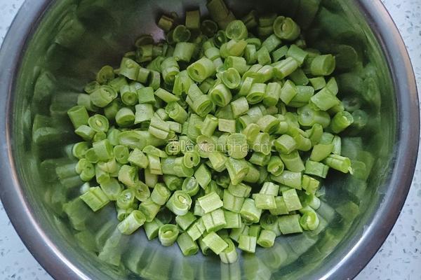 肉沫豆角拌饭的做法图解3