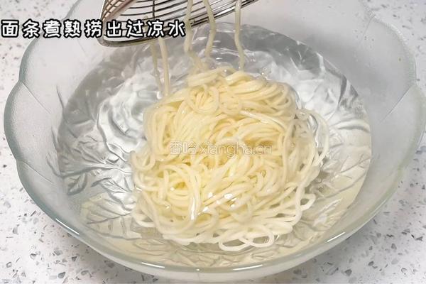 酸辣葱油拌面的做法图解4