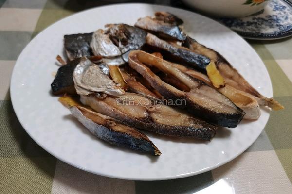 香煎鲳鱼干的做法图解5