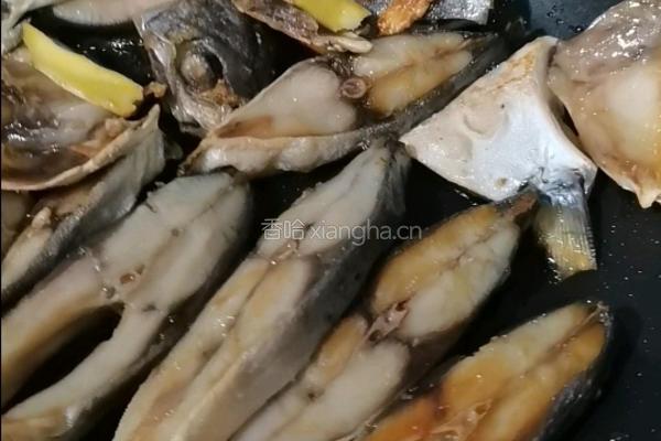 香煎鲳鱼干的做法图解3
