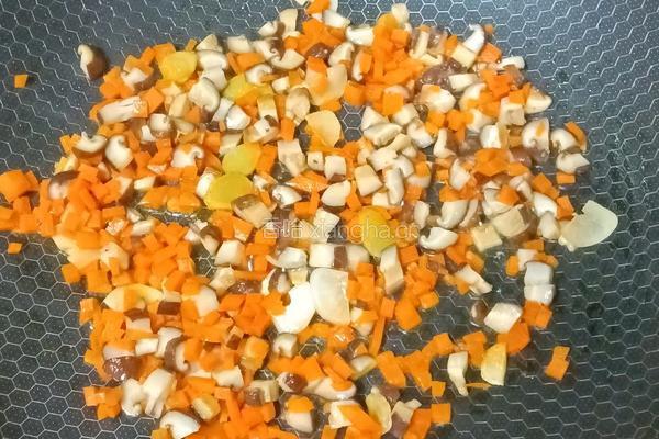 香菇胡萝卜鸡肉盖饭的做法图解9