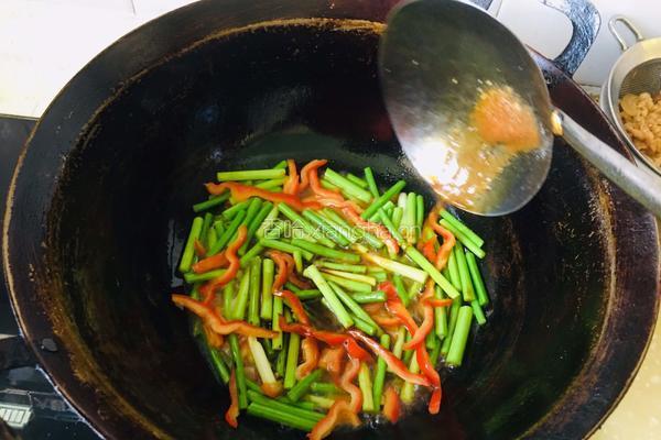 蒜苔过油肉的做法图解7