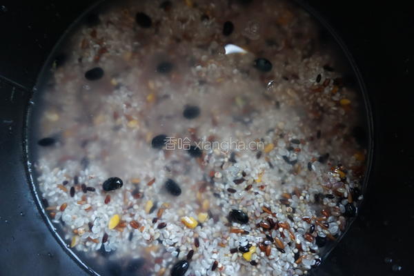  番茄杂粮菌菇焖饭的做法图解2