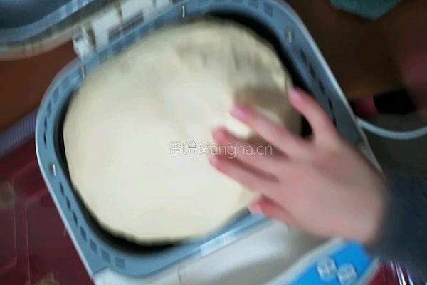 香肠肉松面包的做法图解3