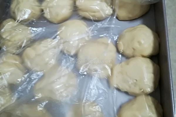 香肠肉松面包的做法图解4