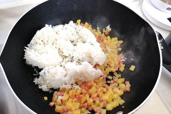 火腿土豆炒饭的做法图解5
