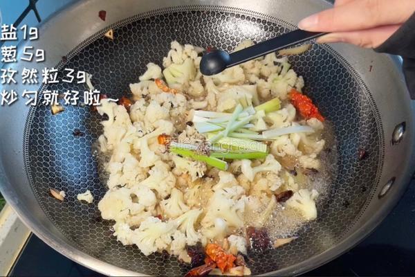 干煸孜然花菜的做法图解9