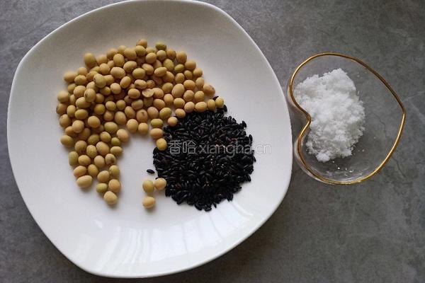 黑米豆浆的做法图解1