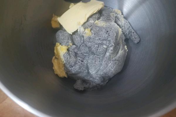 黑芝麻小餐包的做法图解4
