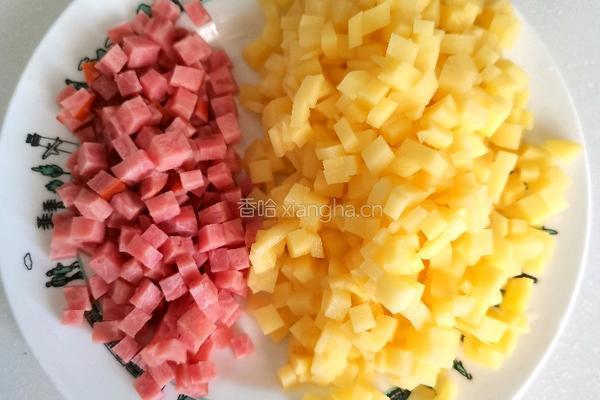 火腿土豆炒饭的做法图解2
