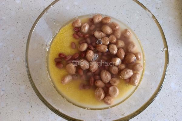红豆花生小米粥的做法图解2