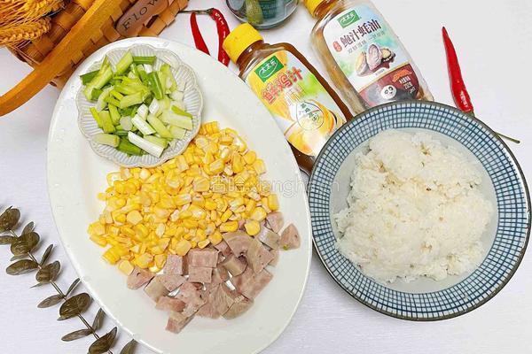 玉米烤肠炒饭的做法图解1