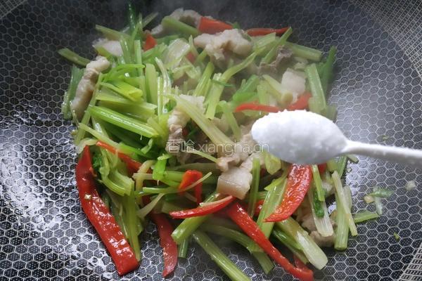 芹菜炒五花的做法图解10