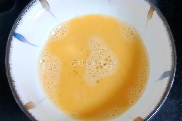 鸡蛋酸菜盖饭的做法图解3