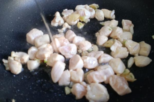 口蘑炒鸡胸肉盖浇饭的做法图解8