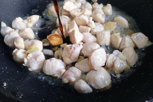 口蘑炒鸡胸肉盖浇饭的做法图解9