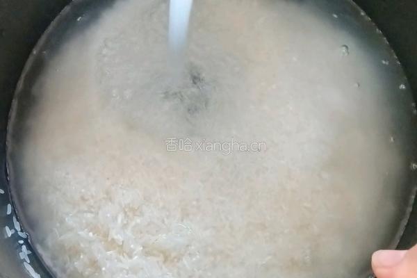 腊肠时蔬米饭包的做法图解3