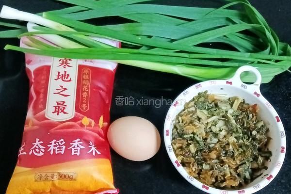 鸡蛋酸菜盖饭的做法图解1