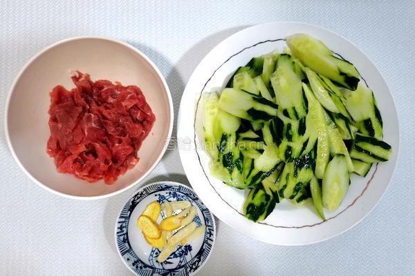 青瓜肉片饭的做法图解2