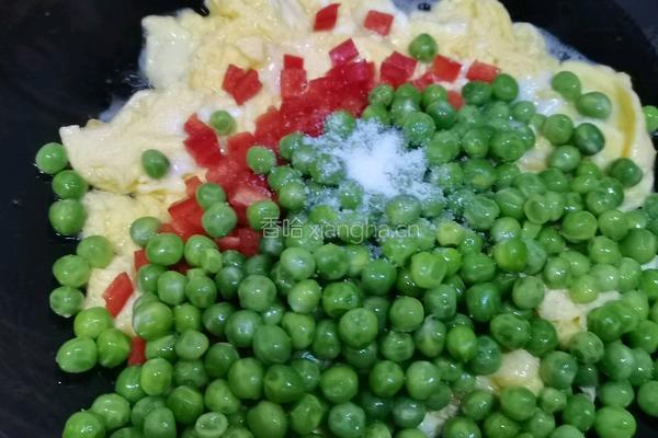 鲜豌豆红椒炒鸡蛋的做法图解9