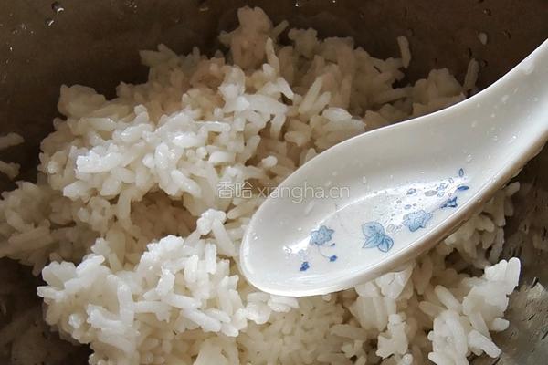 米饭红薯饼的做法图解1