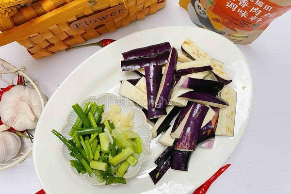 鱼香茄子盖饭的做法图解1